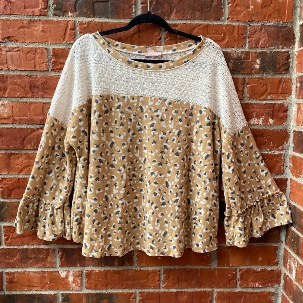 Ces Femme Womens Medium Oversized Leopard Animal Print Trumpet Sleeve Blouse